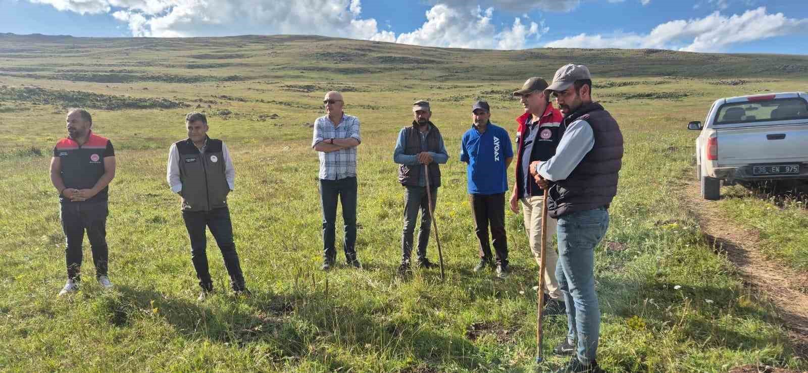 Kars Tarım ve Orman M&uuml;d&uuml;r&uuml; Aydın 2 bin 600 rakımlı yaylalarda incelemelerde bulundu
