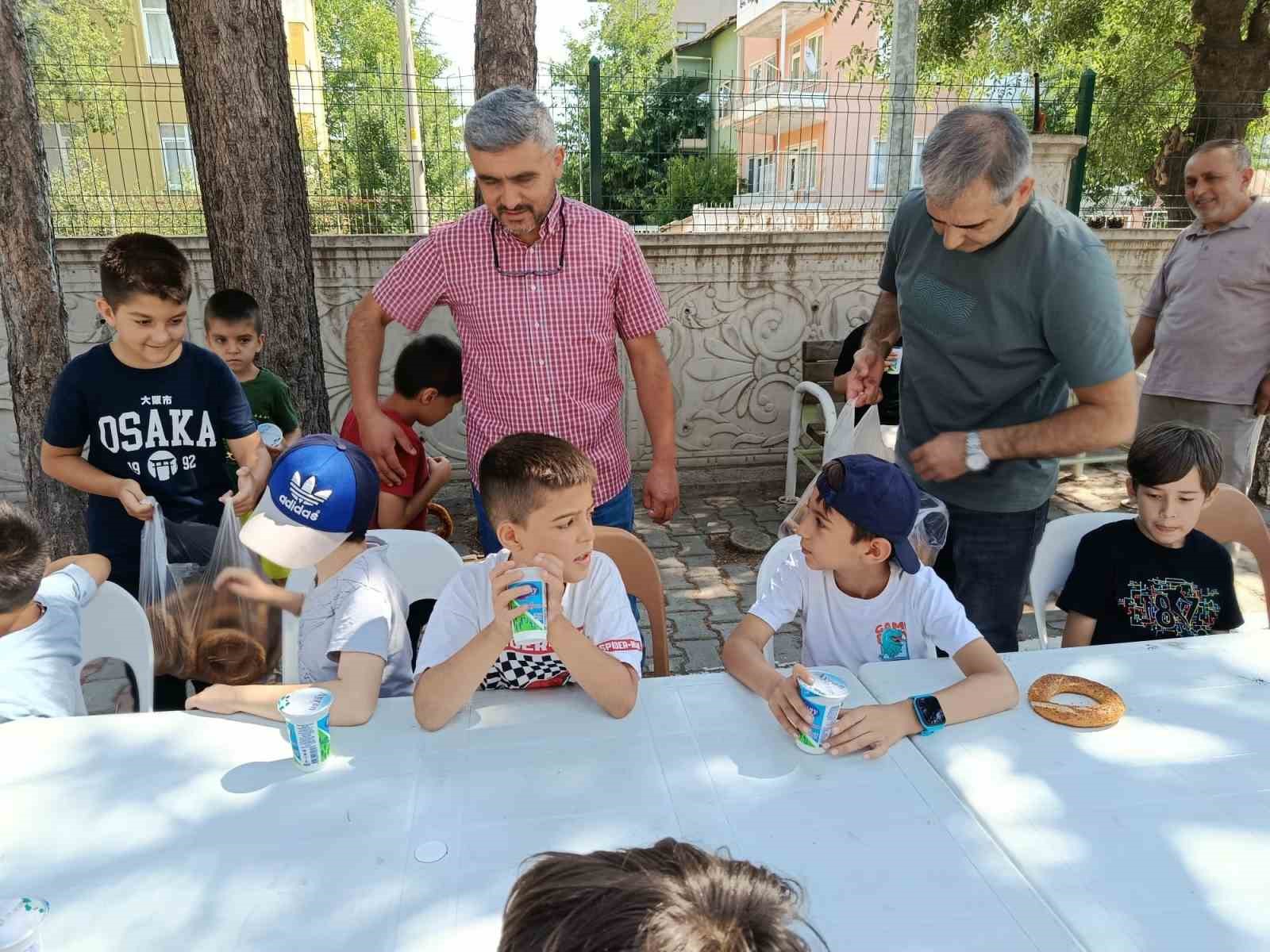 Simav&rsquo;da Yaz Kur&rsquo;an Kursu &ouml;ğrencileri yapılan ikramlarla &ouml;d&uuml;llendiriliyor
