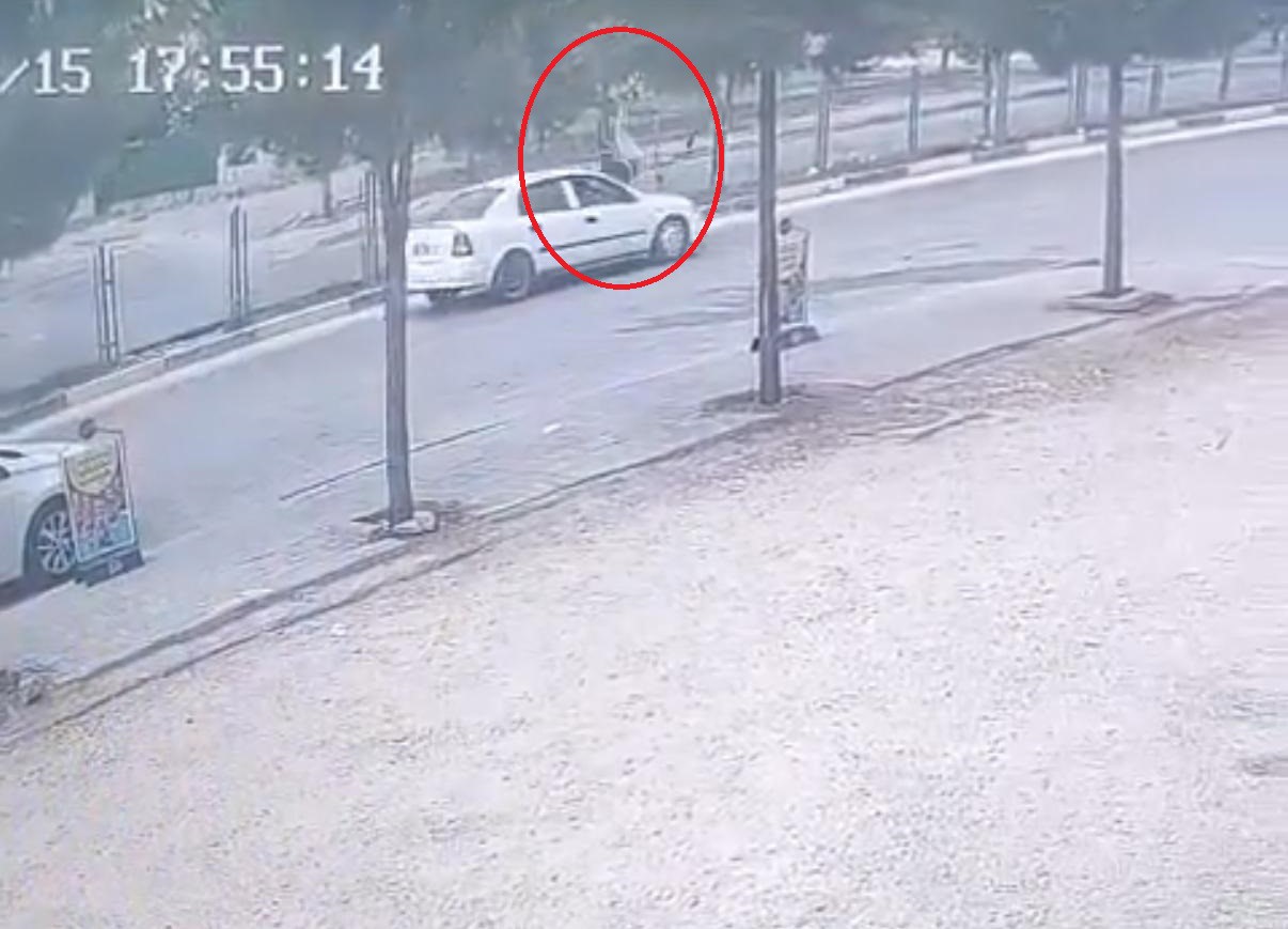 Otomobil yayaya çarptı