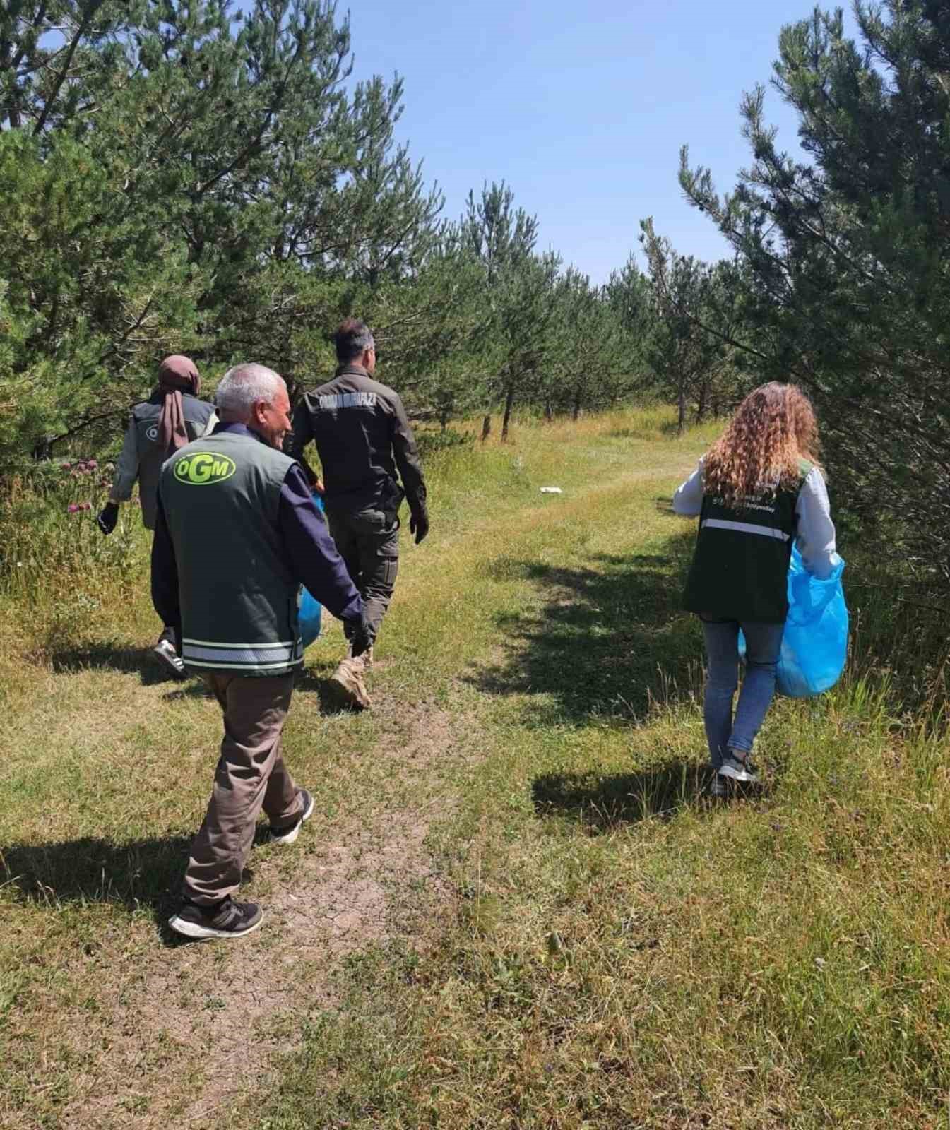 Kars Yeşilay&rsquo;dan orman yangınlarına dikkat &ccedil;eken anlamlı etkinlik
