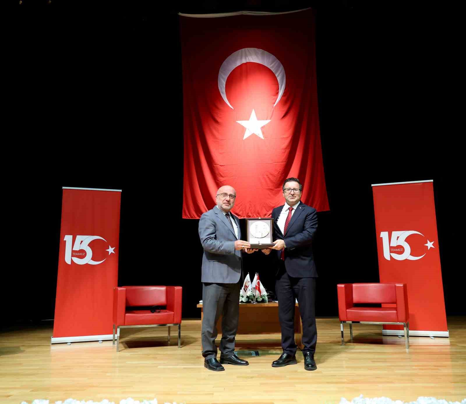 KAY&Uuml;&rsquo;de &lsquo;Zaferin Adı T&uuml;rkiye: K&uuml;resel A&ccedil;ıdan 15 Temmuz ve Darbe Direnişi&rsquo; konferansı
