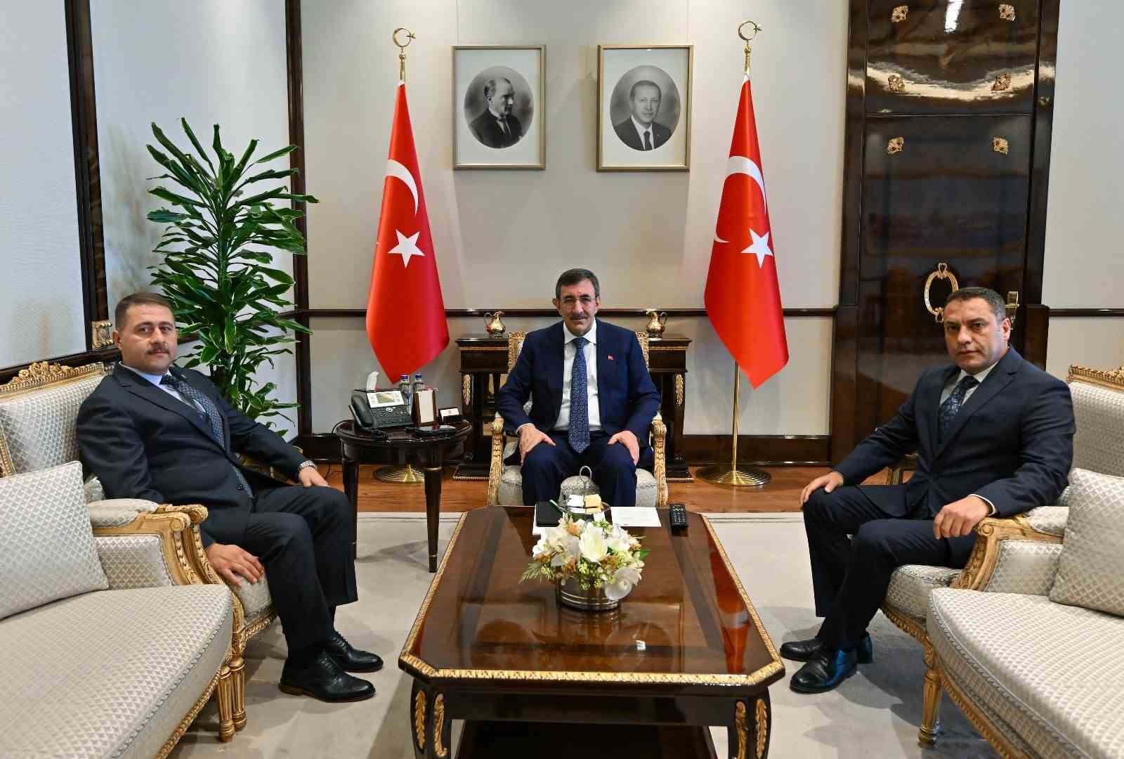 Başkan Ekinci, Sorgun’un su sorununu çözmek için çalmadık kapı bırakmıyor