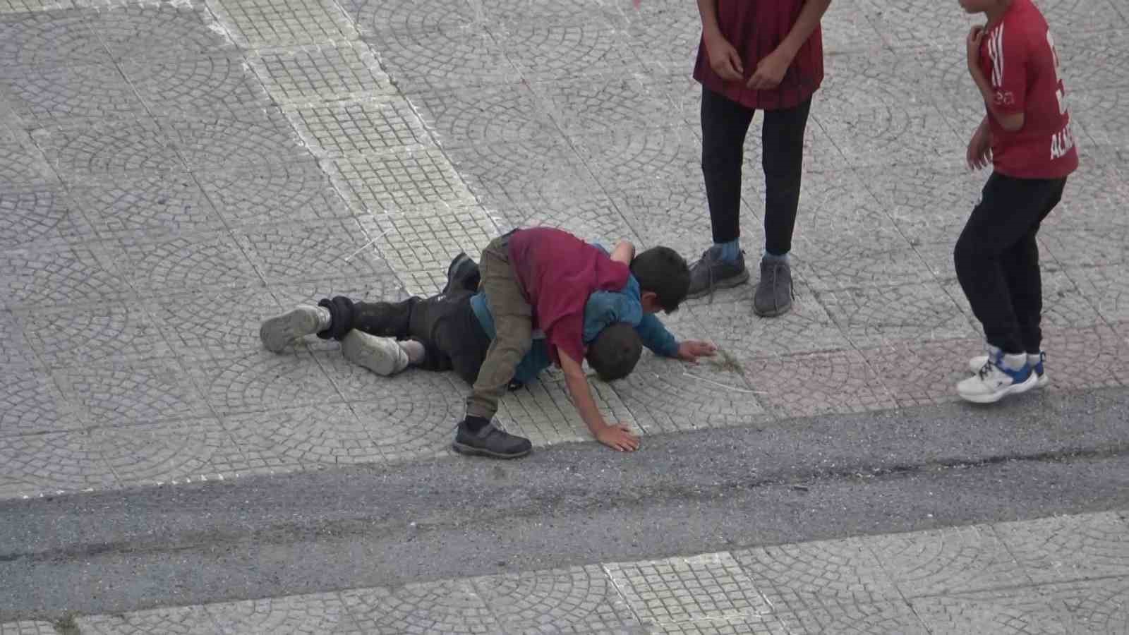 Meydanda gergin anlar
