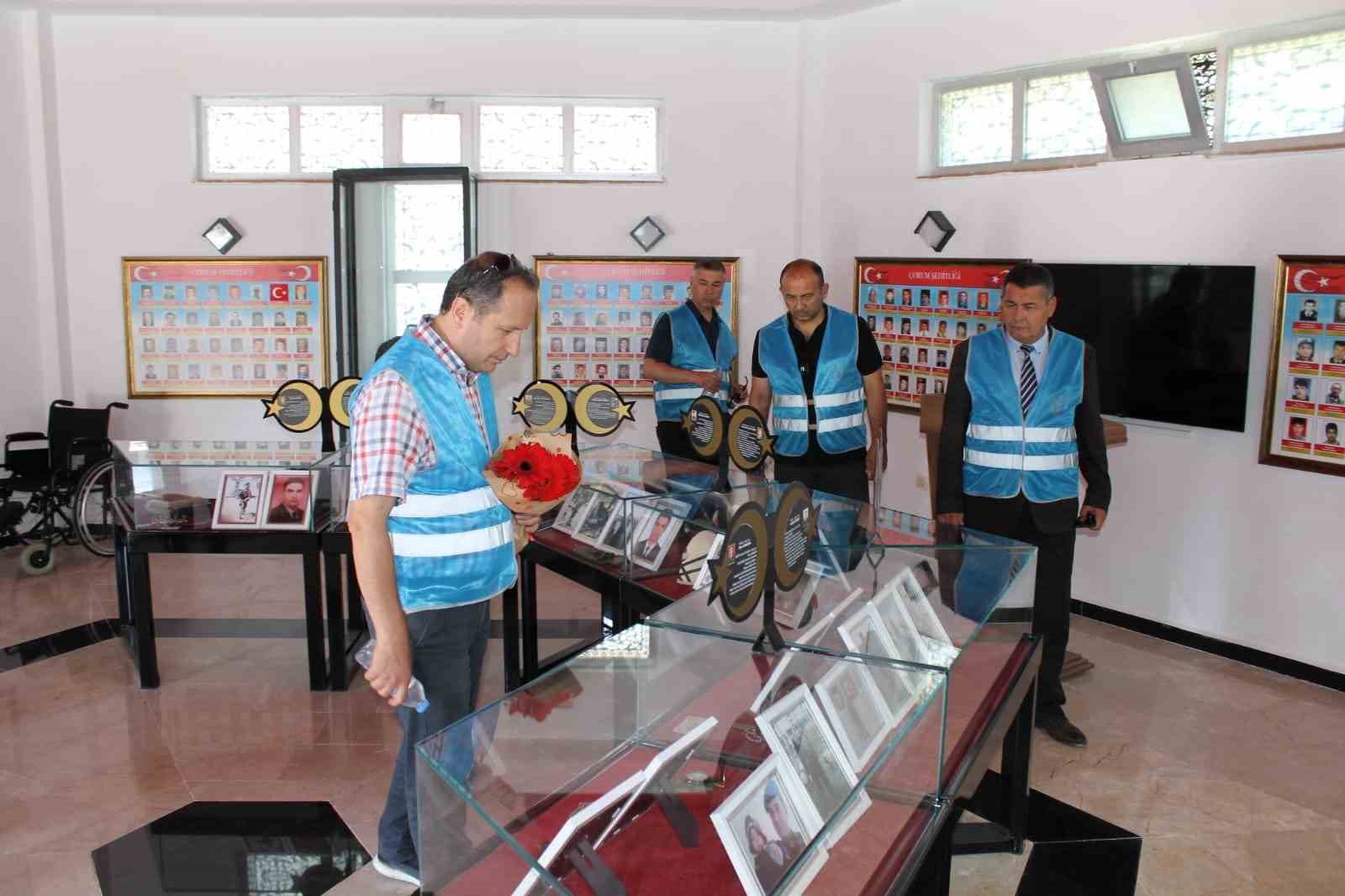 Denetimli Serbeslik M&uuml;d&uuml;rl&uuml;ğ&uuml; personelleri 15 Temmuz&rsquo;da şehitleri andı
