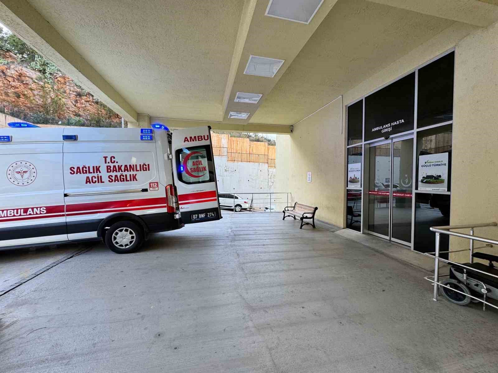 Gazipaşa’da inşattan düşen işçi ağır yaralandı