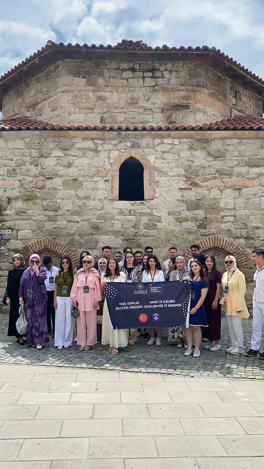 Manisalı gençler ‘Yeşil Adımlar Projesi’ ile yurt dışına açıldı