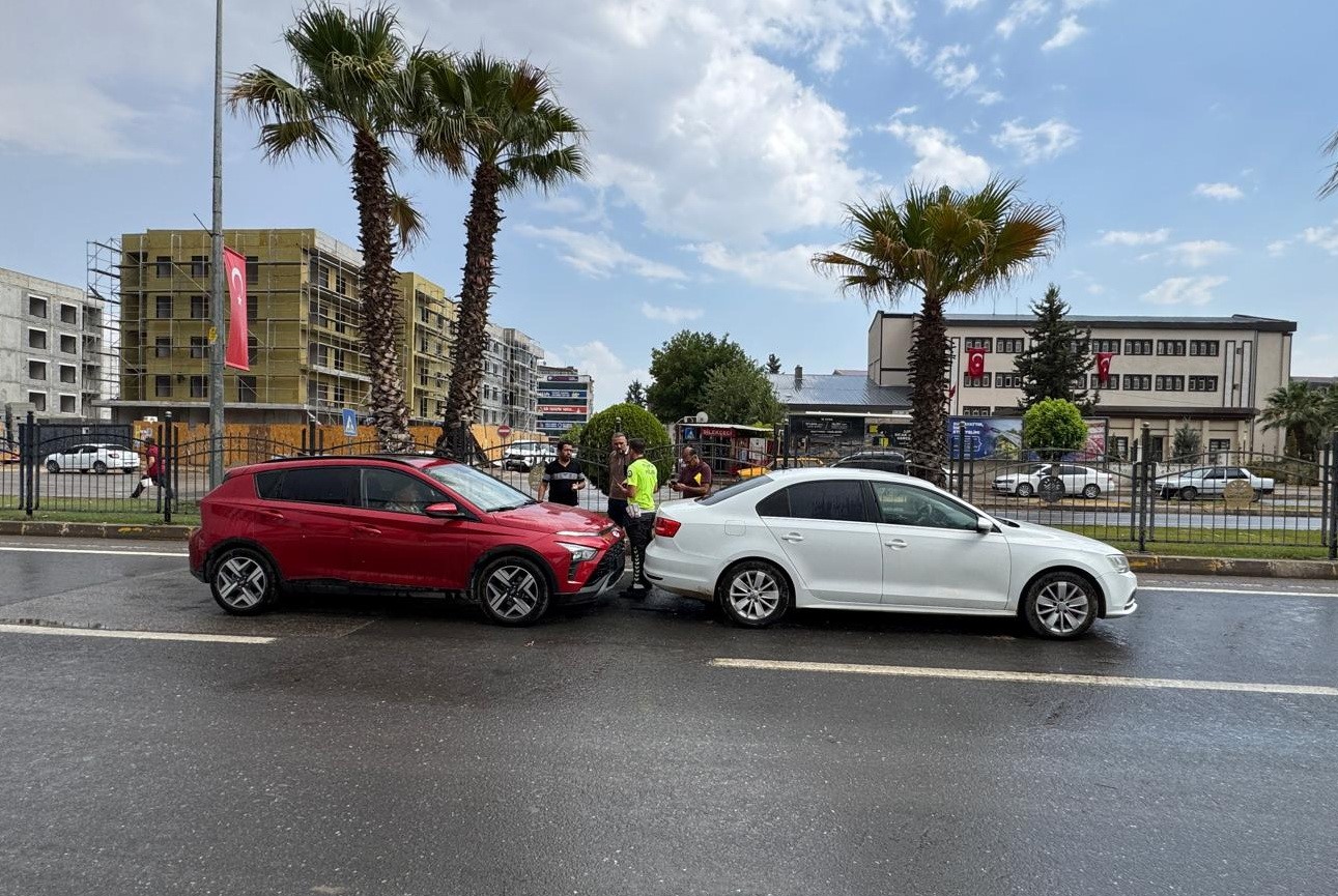 Adıyaman’da iki otomobil çarpıştı: 2 Yaralı