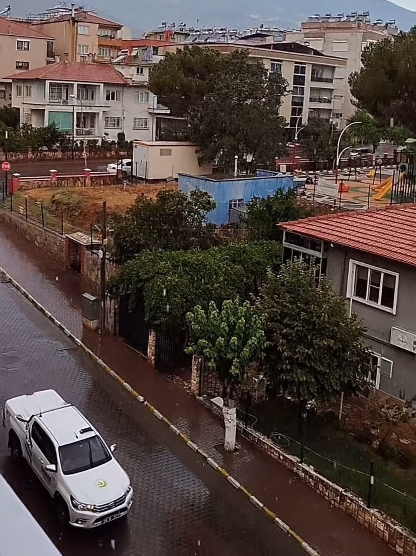 Bozdoğan sağanak yağışla serinledi
