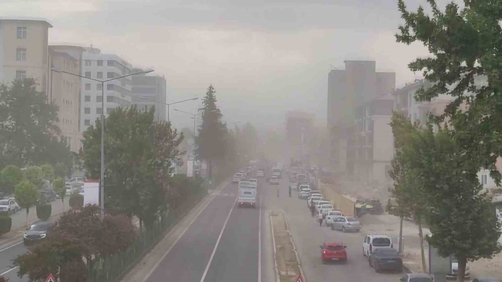 Adıyaman’da önce toz taşınımı sonra yağmur etkili oldu