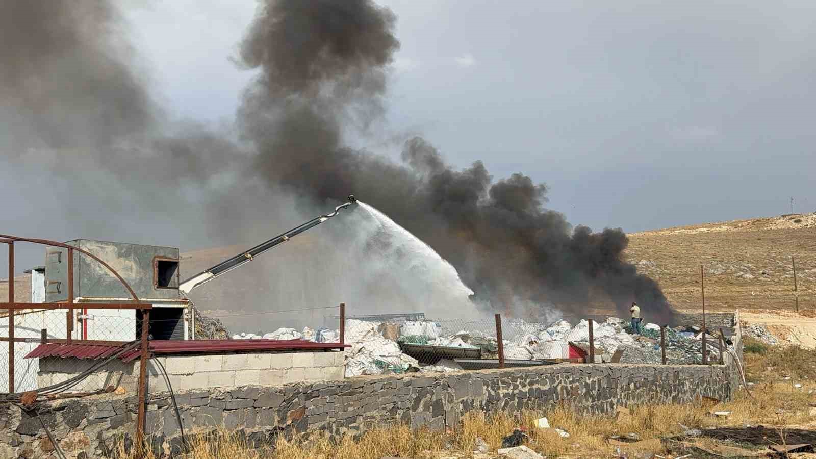 Gaziantep’te geri dönüşüm fabrikasında yangın