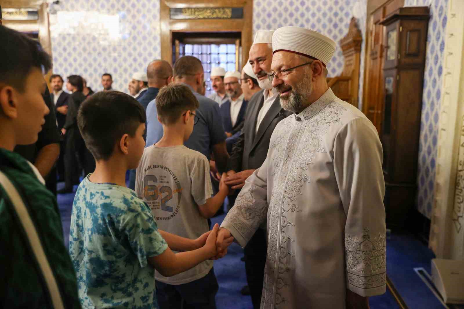 90 bin camide şehitler i&ccedil;in dua edildi
