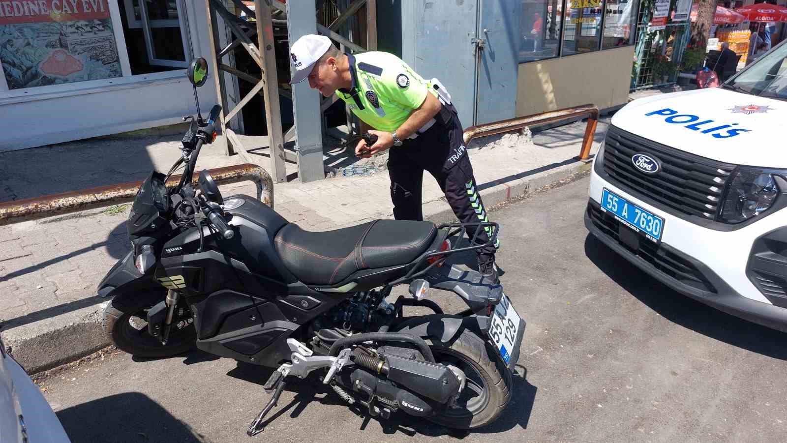 Otomobil ile motosiklet çarpıştı: 2 yaralı