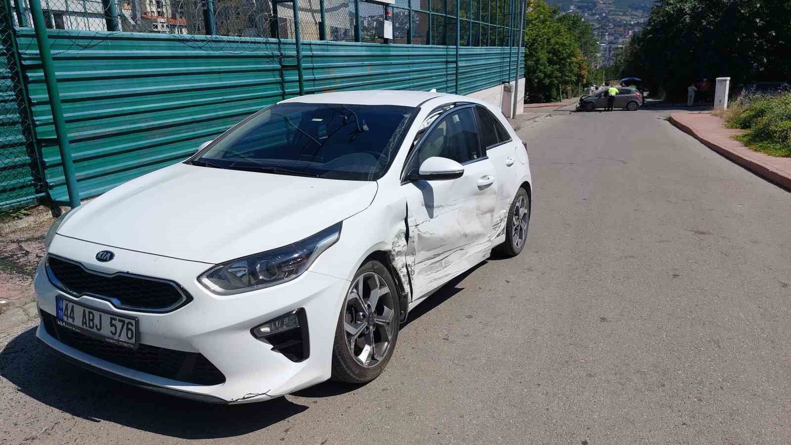 Samsun&rsquo;da iki otomobil &ccedil;arpıştı: 1 yaralı
