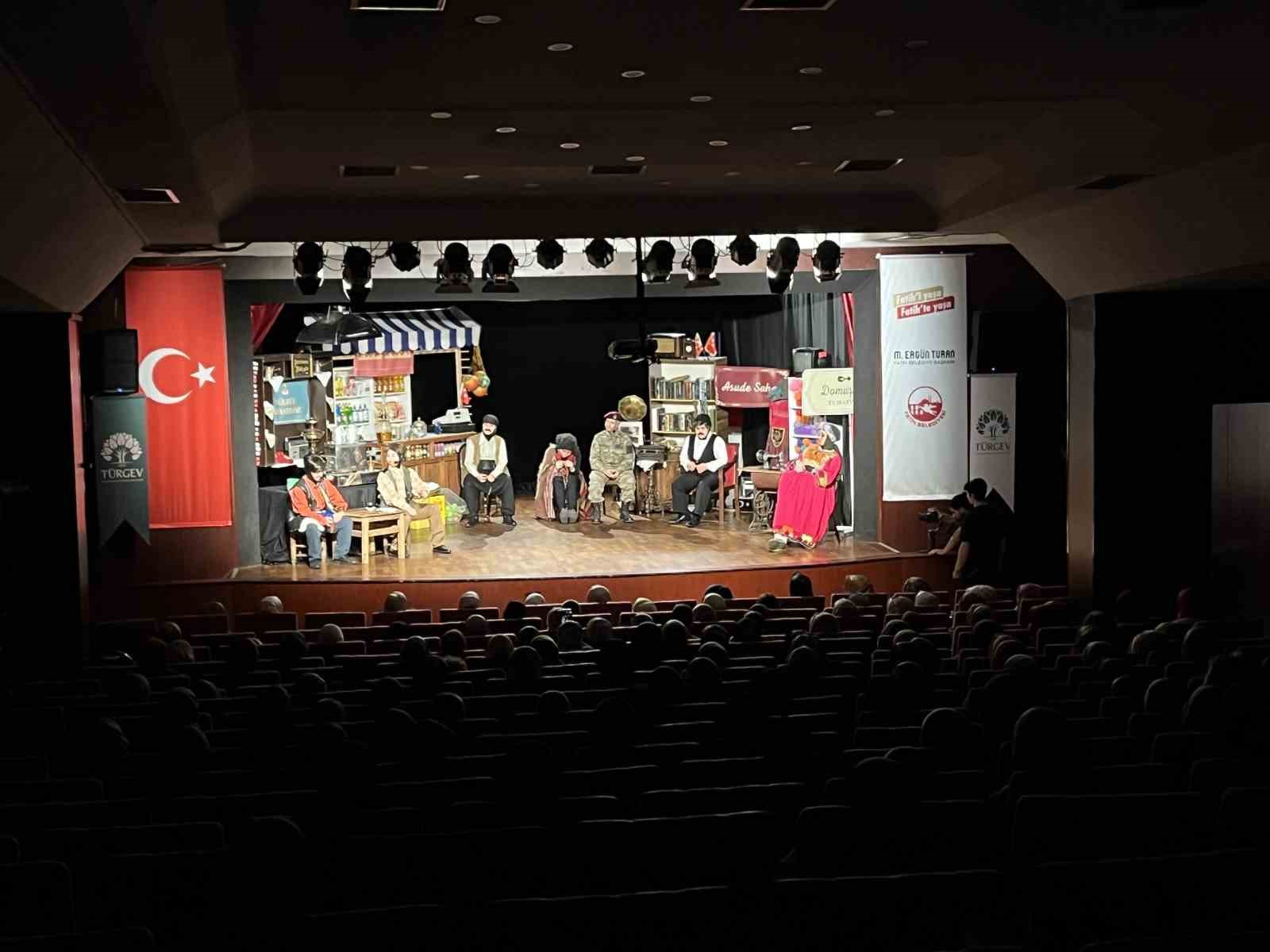 İstanbul’da TÜRGEV’in "Vatan Sevgisi" tiyatro oyunu izleyiciyle buluştu