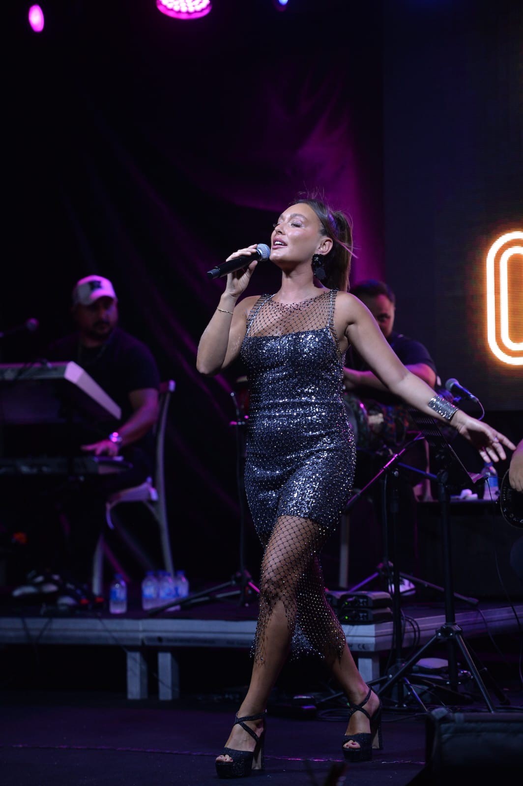 Sanatçı Onurluer Bodrum’da müzikseverlere unutulmaz bir gece yaşattı
