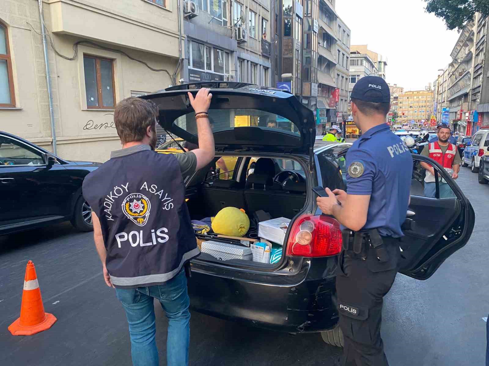 Kadık&ouml;y&rsquo;de helikopter destekli huzur uygulaması
