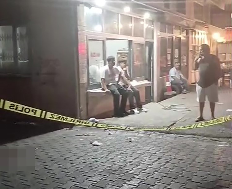 Adana’da sokakta bıçaklı saldırıya uğrayan bir kişi ağır yaralandı