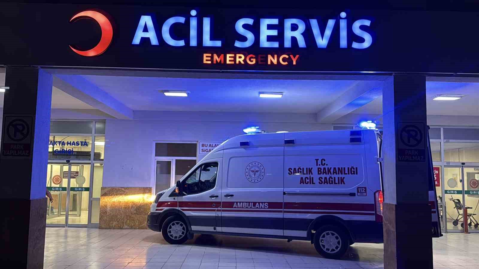 Eski Bitlis Valisi Kara&ouml;meroğlu, Sivas&rsquo;ta trafik kazası ge&ccedil;irdi
