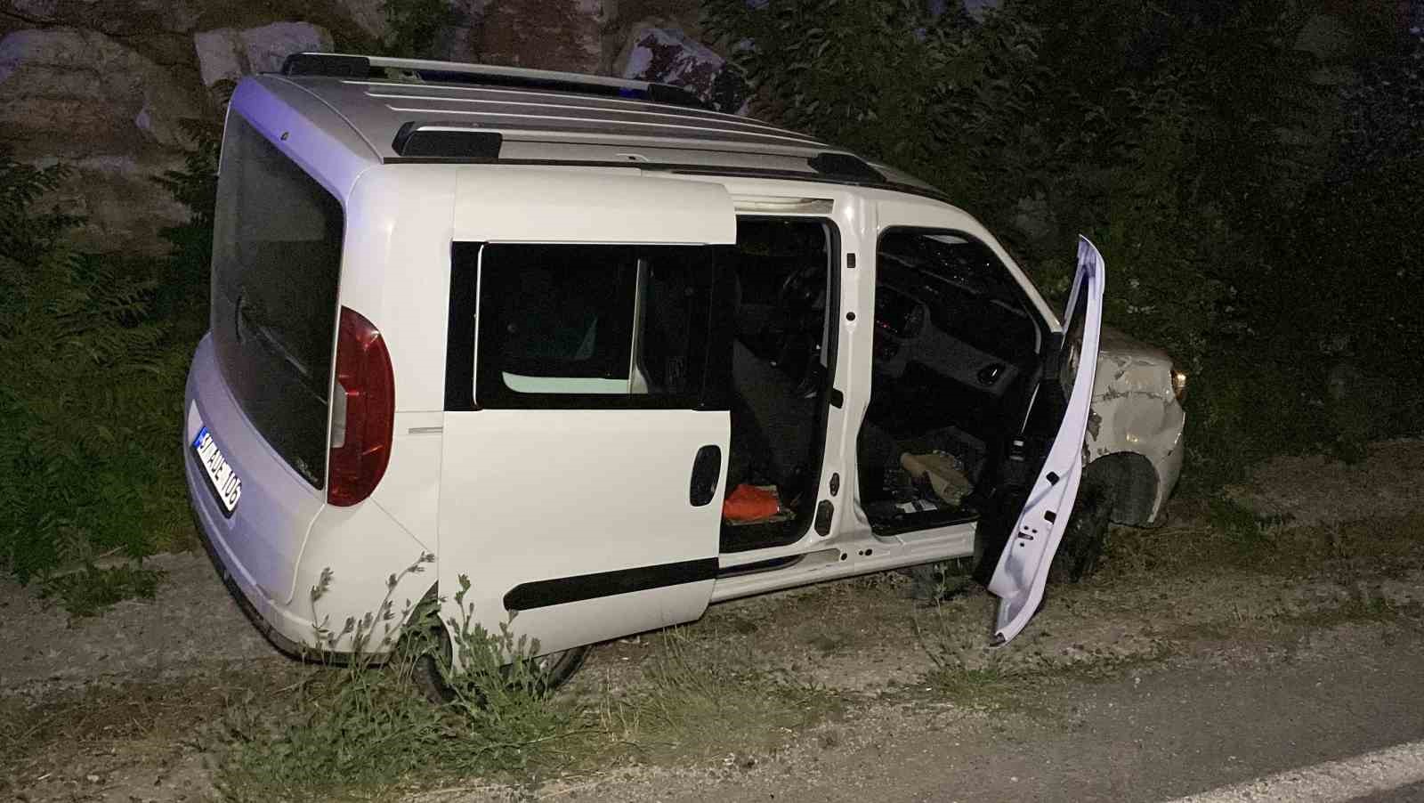 Kastamonu’da hafif ticari araç yamaca çarptı: 1 yaralı
