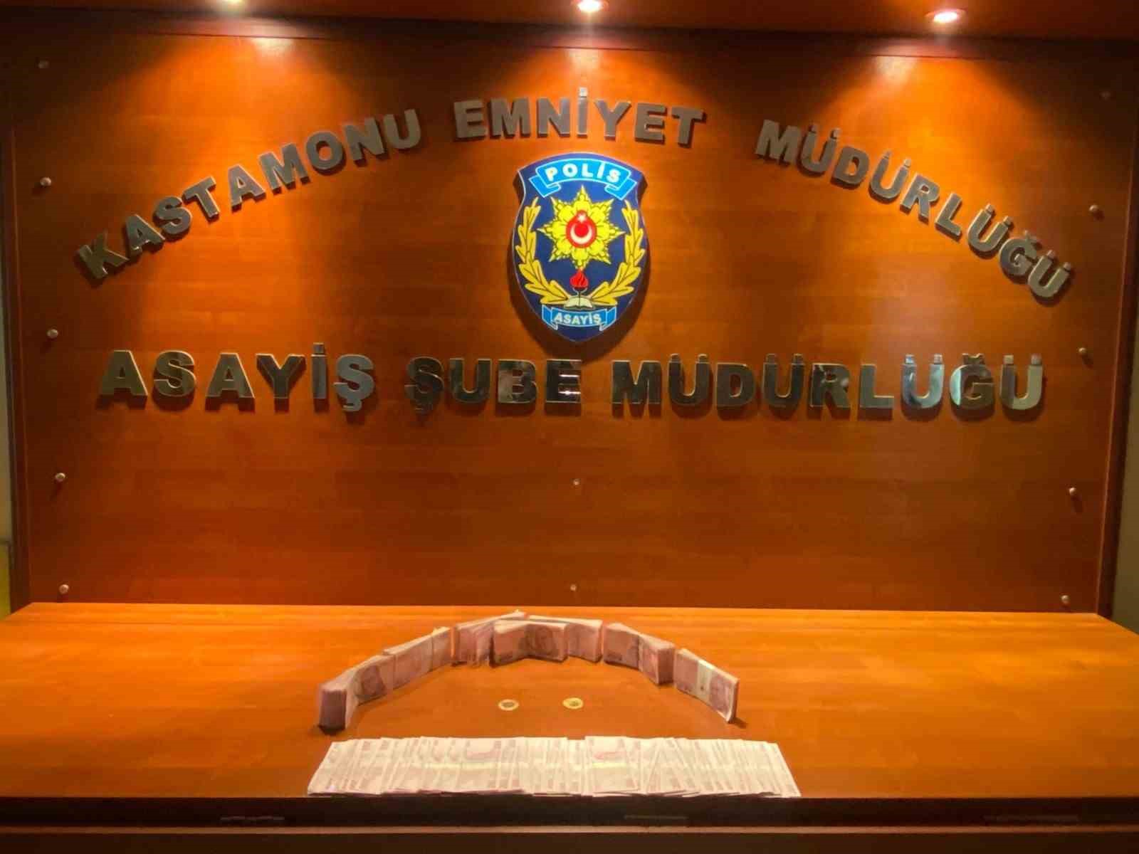 Karabük’te dolandırdı, Kastamonu’da paraları yurtdışına göndermeye çalışırken yakalandı