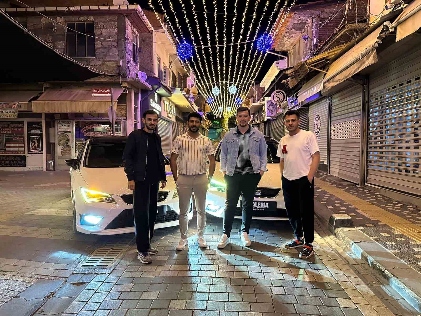 Uzunçarşı, yeni ışıklandırmasıyla Tavşanlı’nın gözdesi oldu