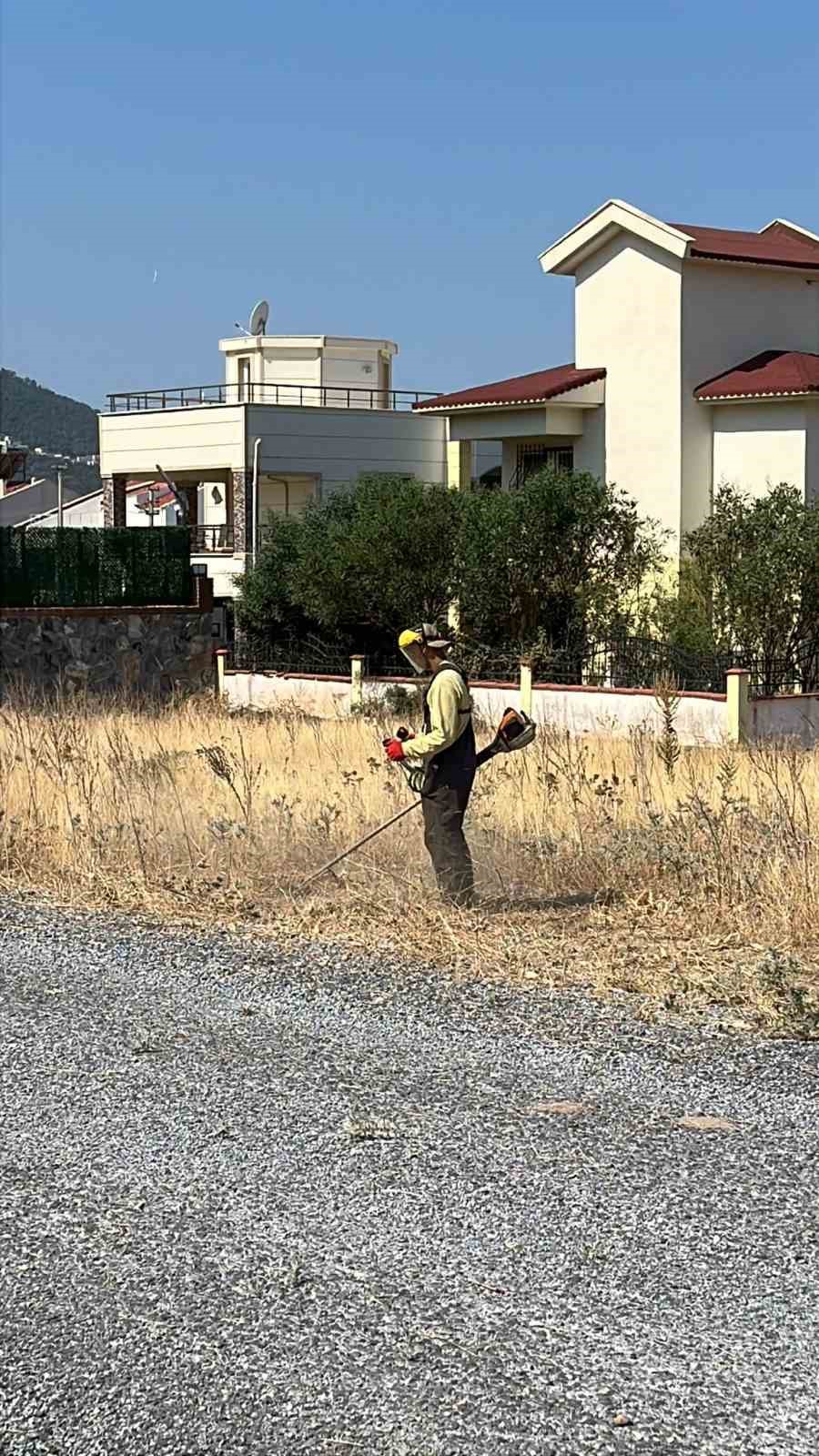 Didim genelinde temizlik ve yeşil alan bakımları yaz boyunca devam edecek