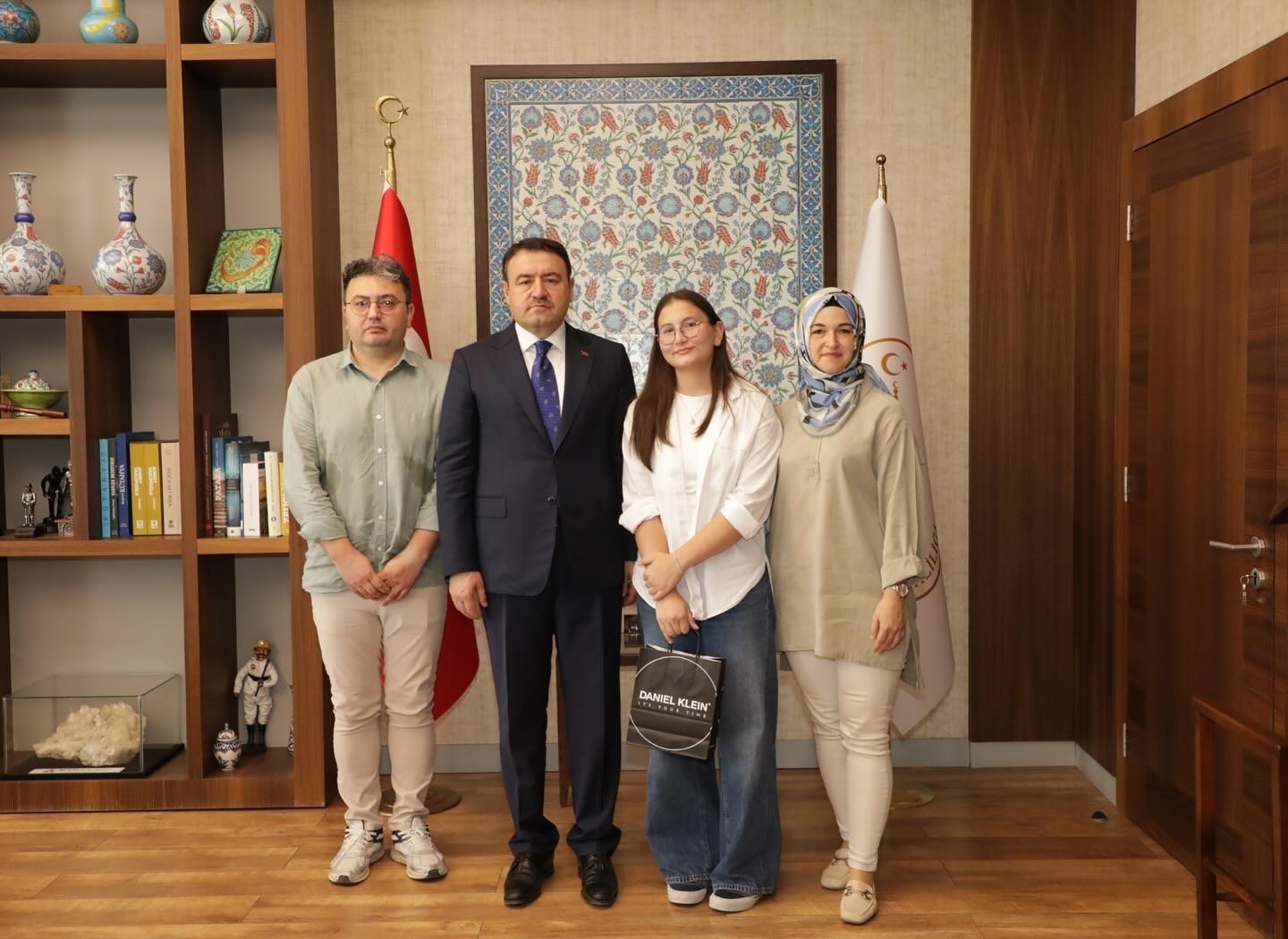 Vali Musa Işın, LGS 2025 T&uuml;rkiye birincilerini makamında ağırladı
