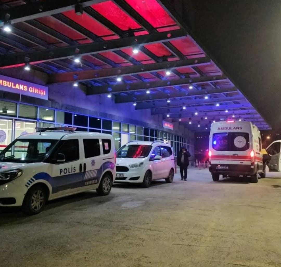 Tırpanla ot bi&ccedil;erken parmağını kopardı
