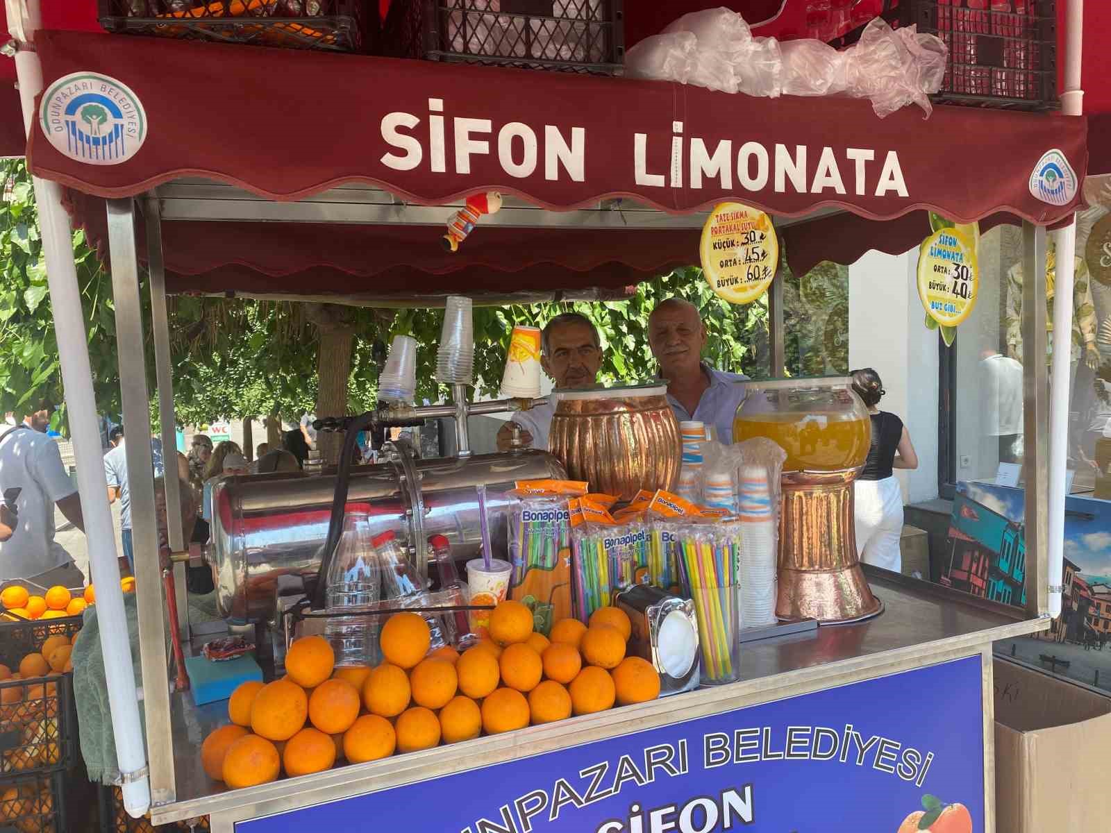 Portakal arabası 80 yıldır Eskişehir sokaklarında