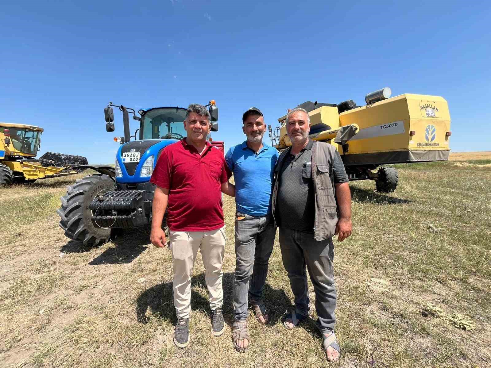 Kars’ta Ata tohumu arpa ile bereket fışkırdı: Çiftçinin yüzü güldü