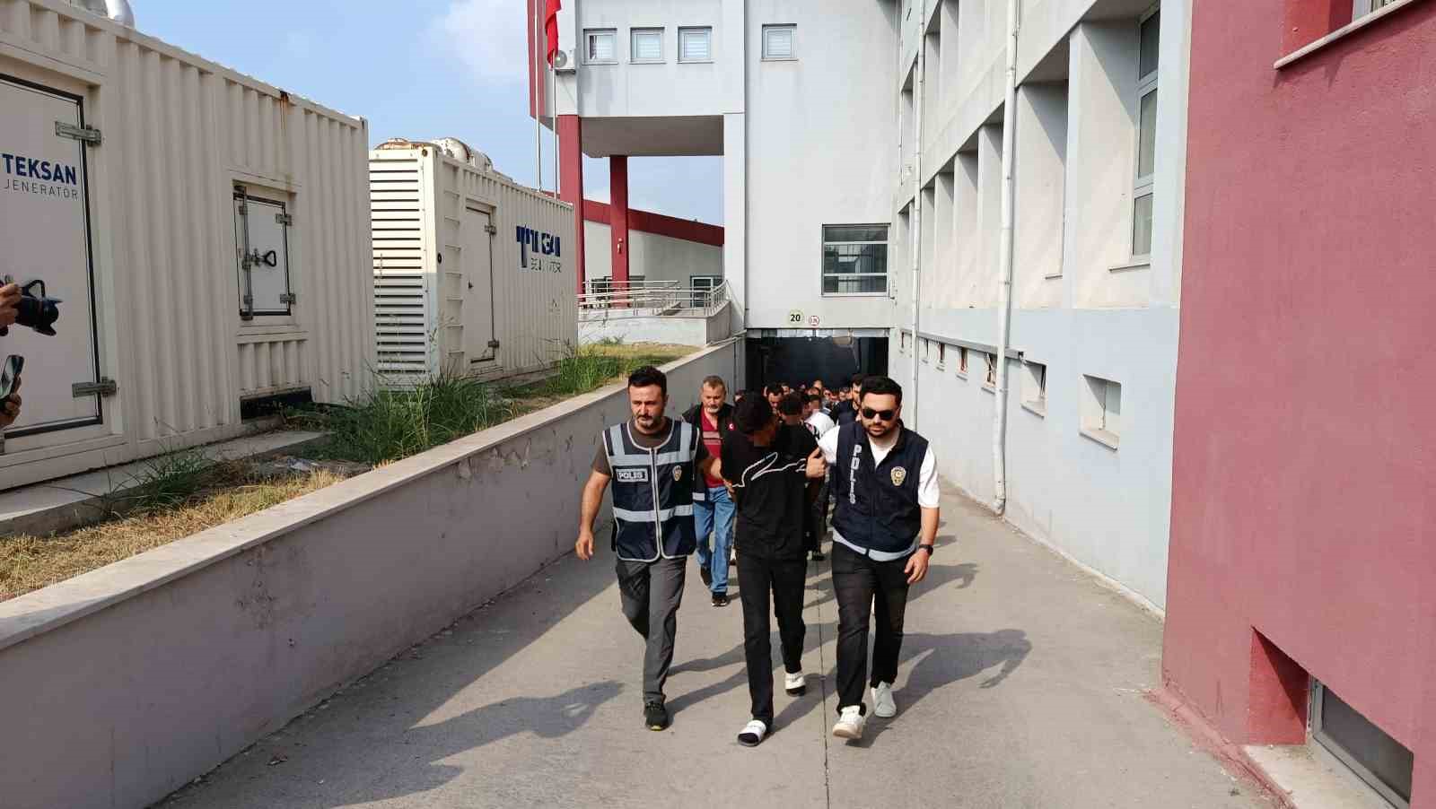 "Narkokapan-Adana 2" operasyonunda yakalanan 41 kişi adliyeye sevk edildi