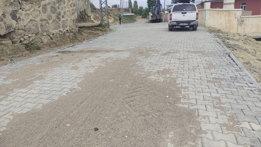 Diyadin köyleri modern yollara kavuşuyor

