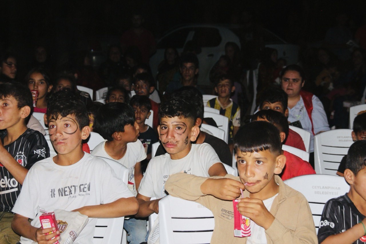 &Ccedil;&ouml;l&uuml;n ortasına beyaz perde kuruldu
