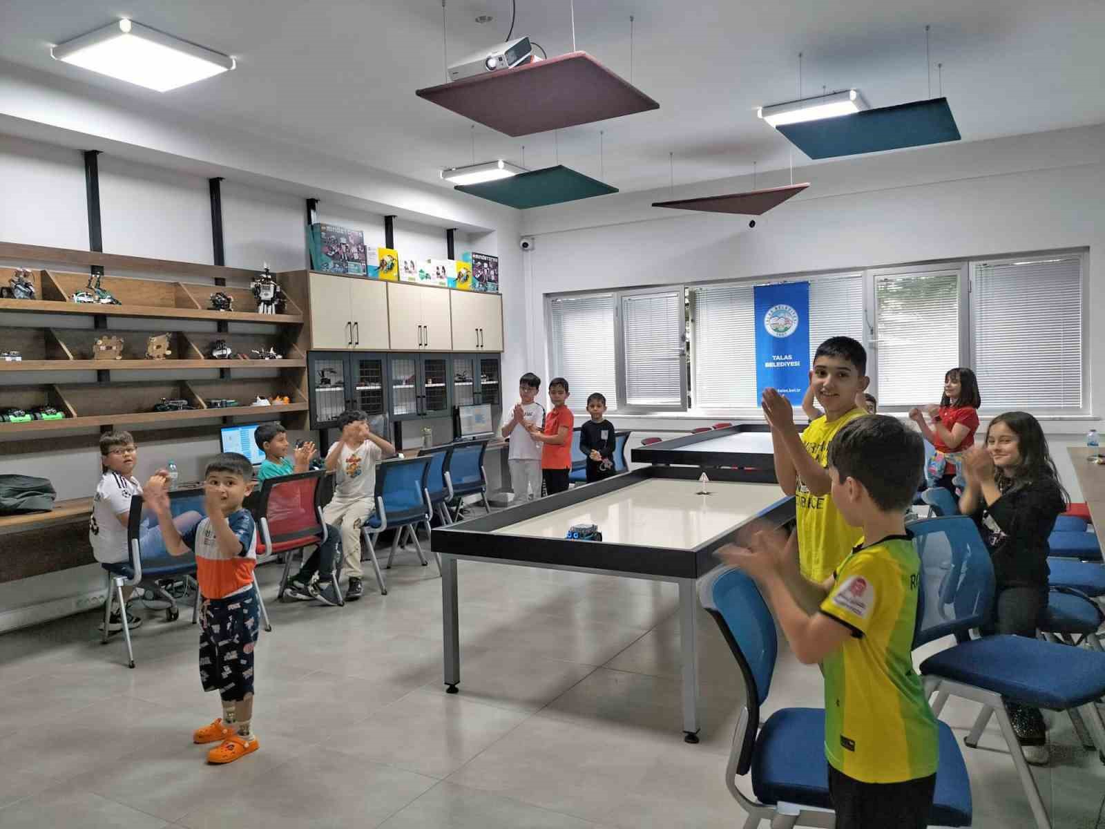 Talas Belediyesi’nden geleceğin teknoloji yıldızlarına yaz desteği