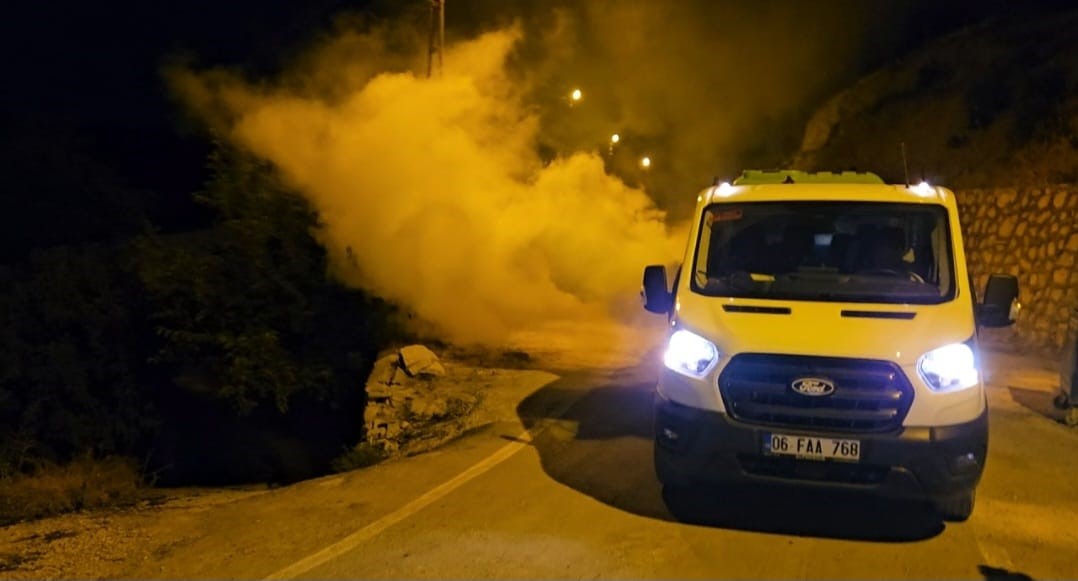 Darende&rsquo;de haşereyle m&uuml;cadele s&uuml;r&uuml;yor
