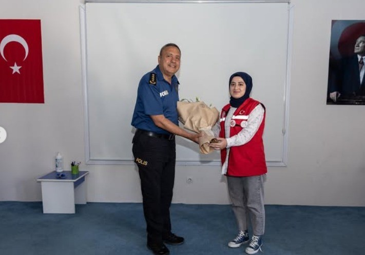 Bilecik’e gelen gönülle gençler İl Emniyet Müdürü Yılmaz’ı ziyaret etti