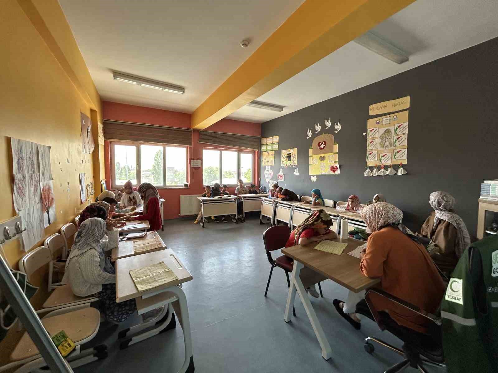 Diyadin Gençlik Merkezi’nde Kur’an kurslarına yoğun ilgi