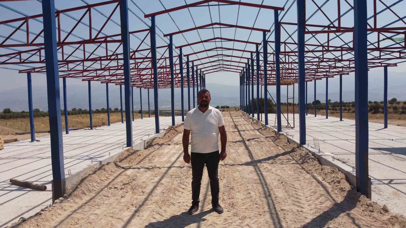 Muhtar, hayvan ithalatına karşı besihane kuruyor