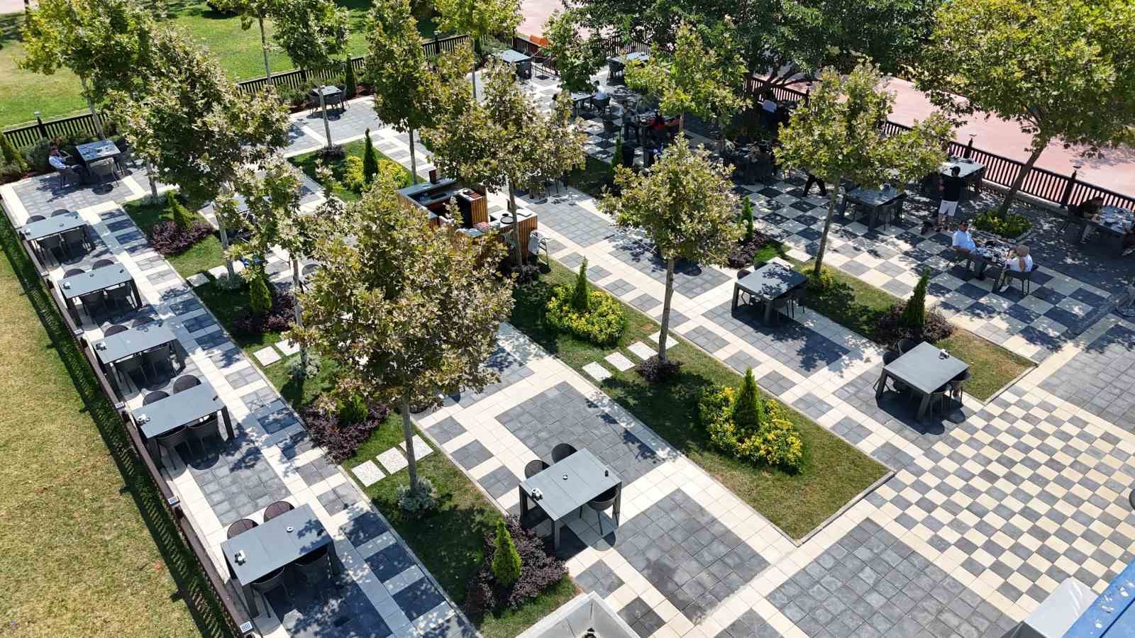 Darıca’daki Hilal Bahçe Sosyal Tesisi yenilenerek hizmete açıldı
