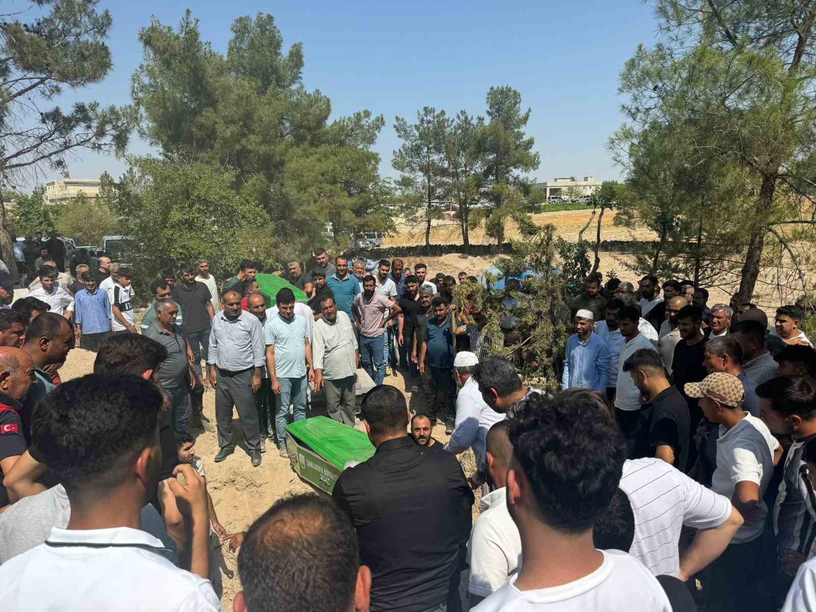 Fırat Nehri’nde boğulan iki kız kardeş yan yana defnedildi