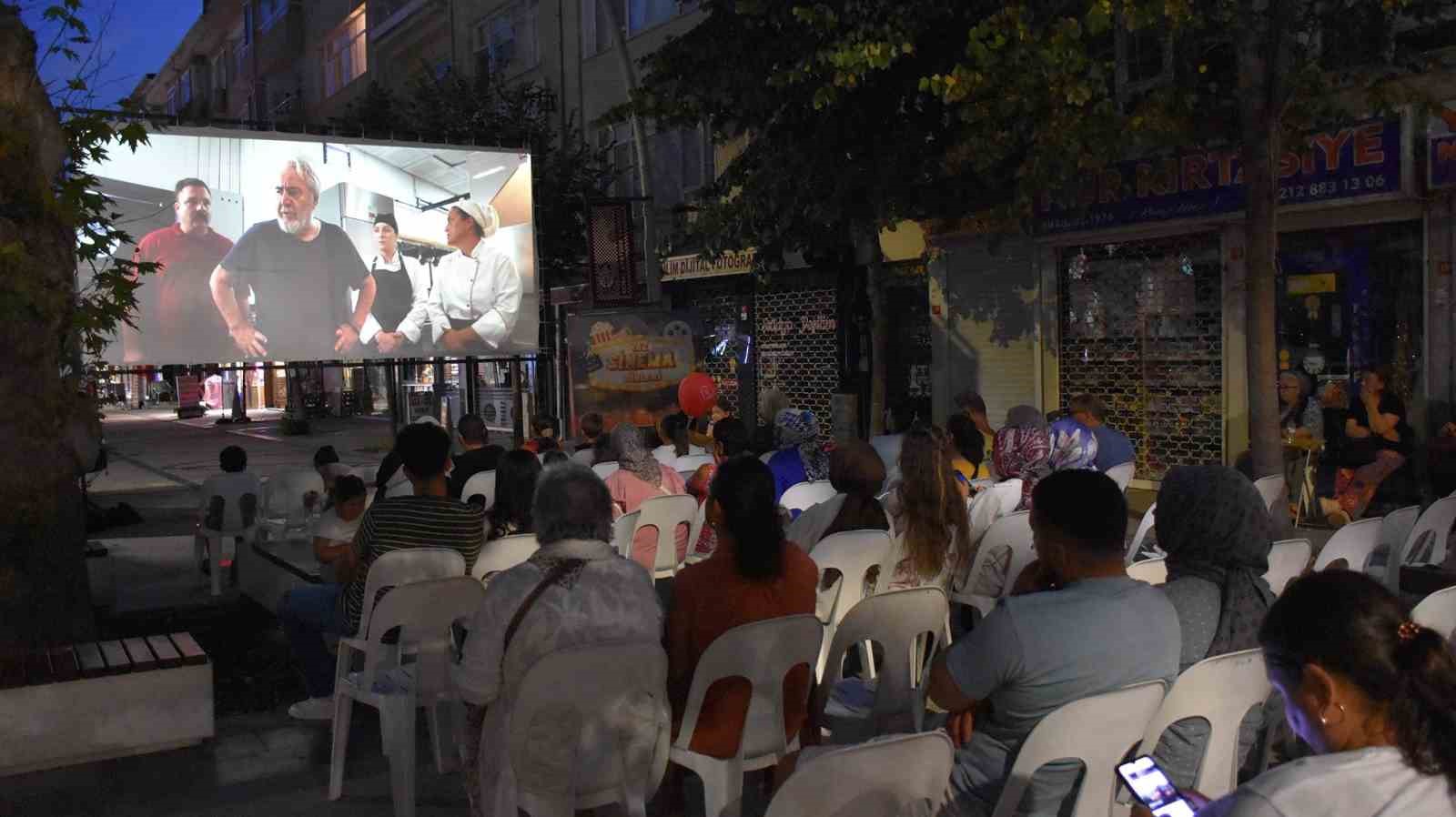 B&uuml;y&uuml;k&ccedil;ekmece&rsquo;de sanat sokaklara taştı
