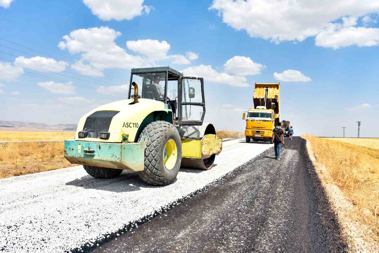 Kocaköy’deki kırsal mahalle yollarında asfalt çalışması başlatıldı