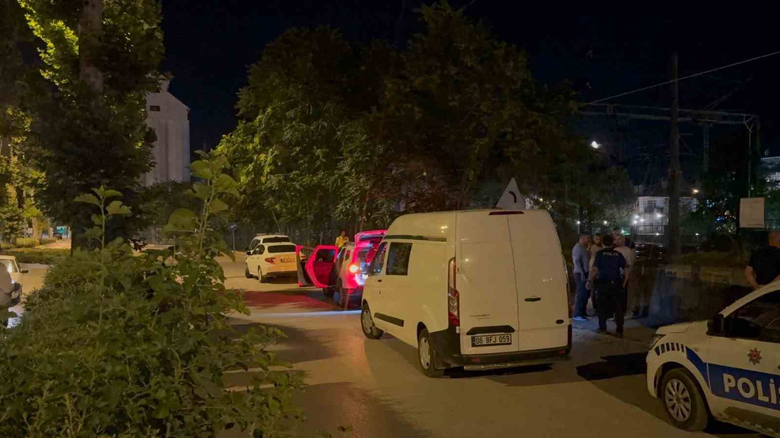 Hakkında 9 yıl hapis cezası bulunan şahıs jandarma aracı içerisinde tabancayla intihar girişiminde bulundu