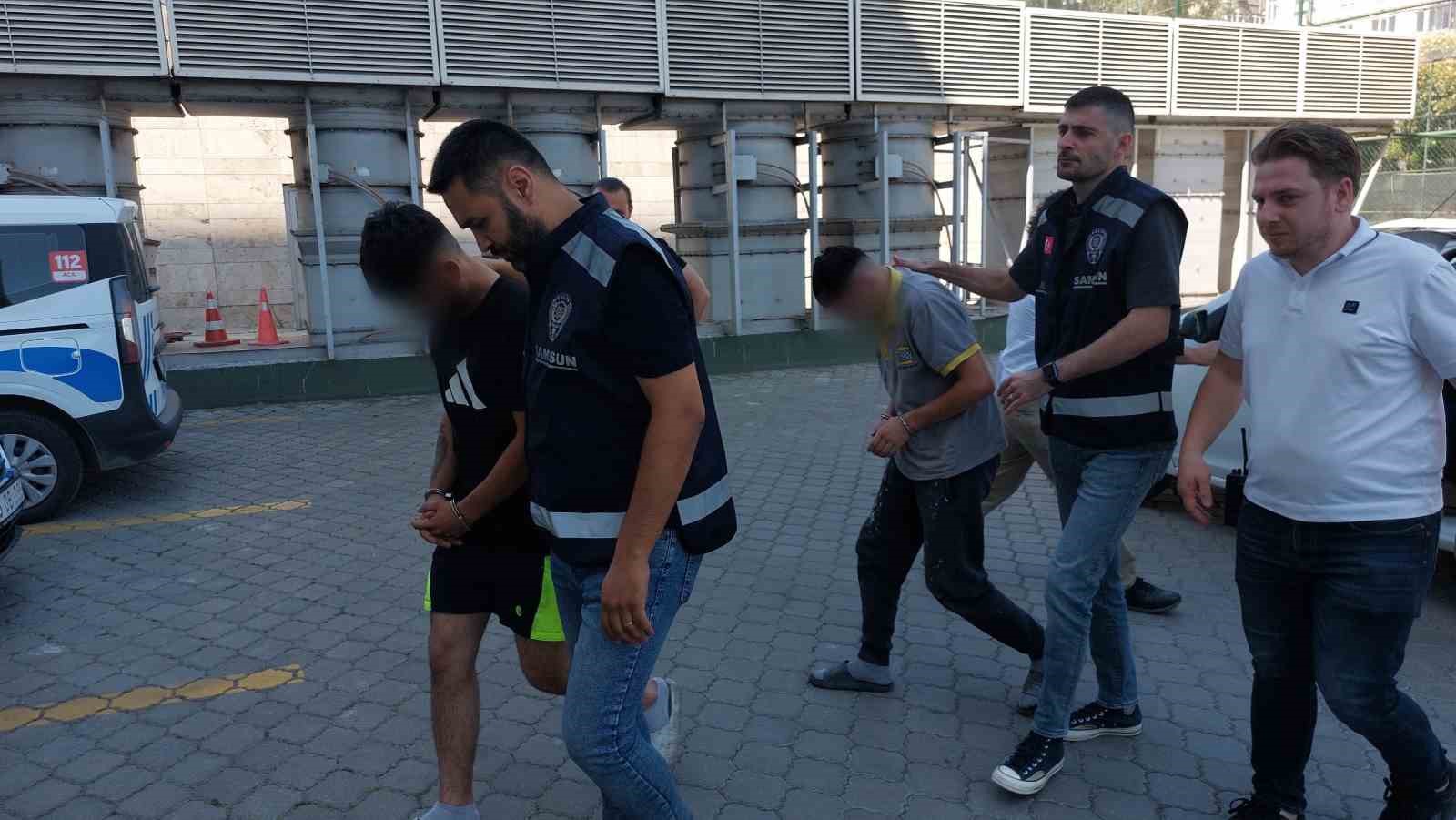 Okuldan para &ccedil;alan 2&rsquo;si &ccedil;ocuk 4 kişi yakalandı
