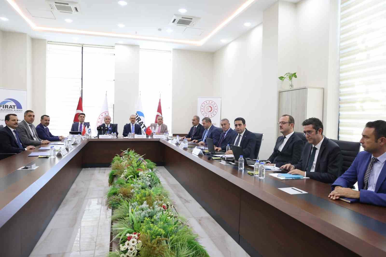 Valiler Elazığ&rsquo;da buluştu, b&ouml;lgeye 28 milyon TL&rsquo;lik destek planı a&ccedil;ıklandı
