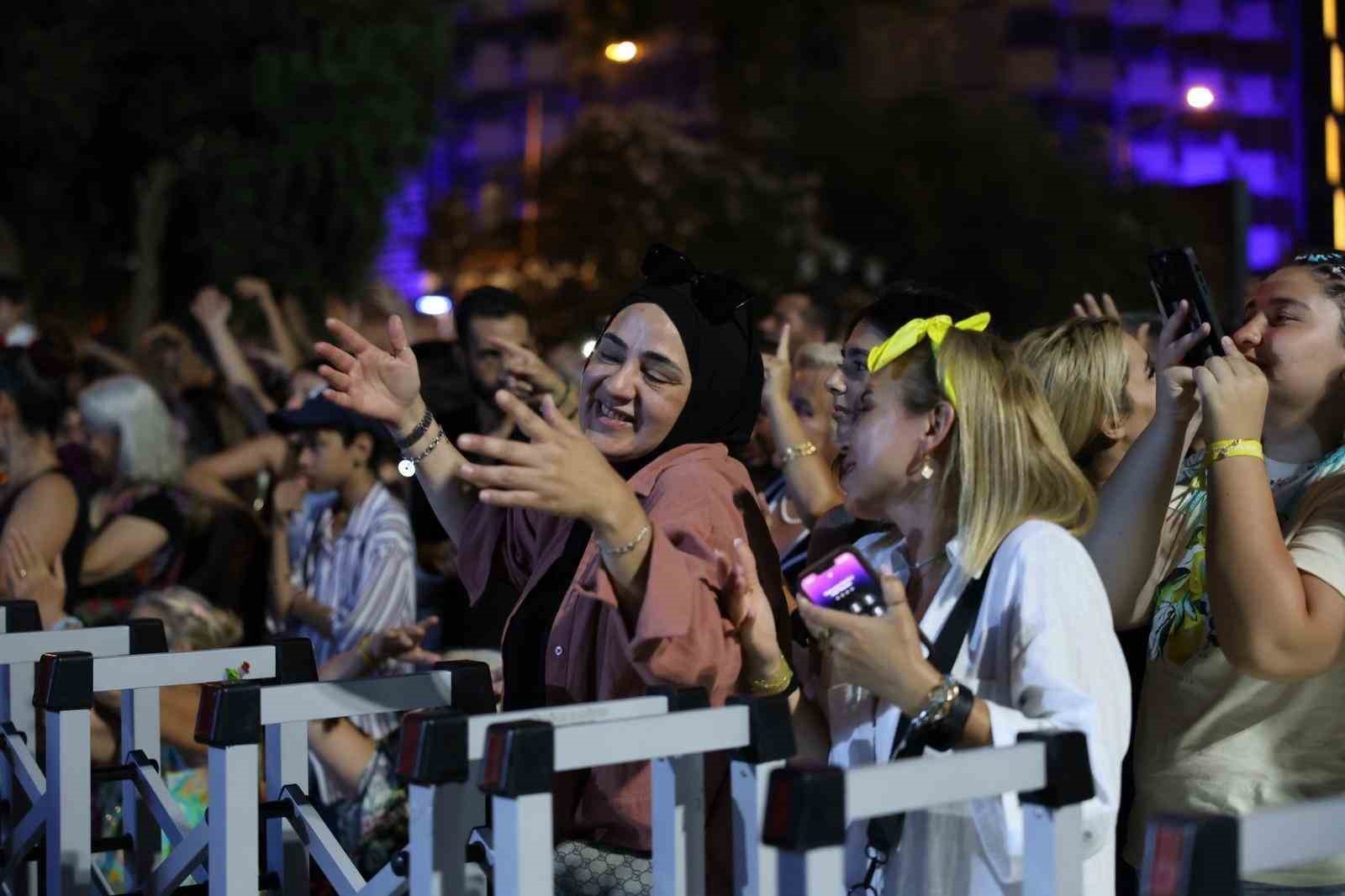 Kuşadalılar ‘Yaz Konserleri’ ile eğlendi