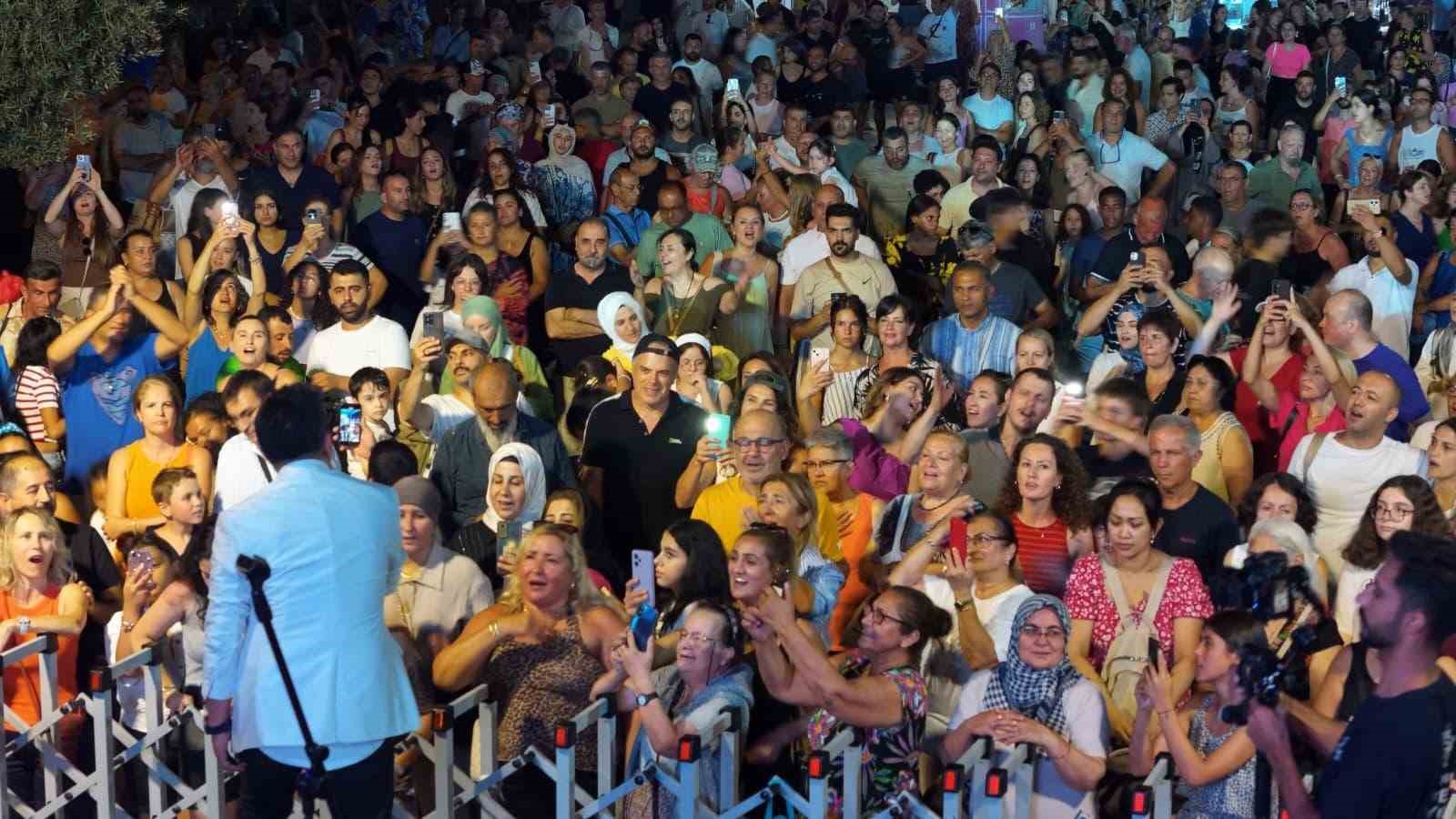 Kuşadalılar &lsquo;Yaz Konserleri&rsquo; ile eğlendi

