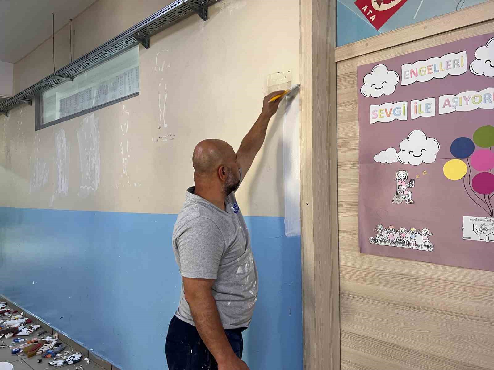 Esenler&rsquo;in okulları yeni d&ouml;neme hazırlanıyor
