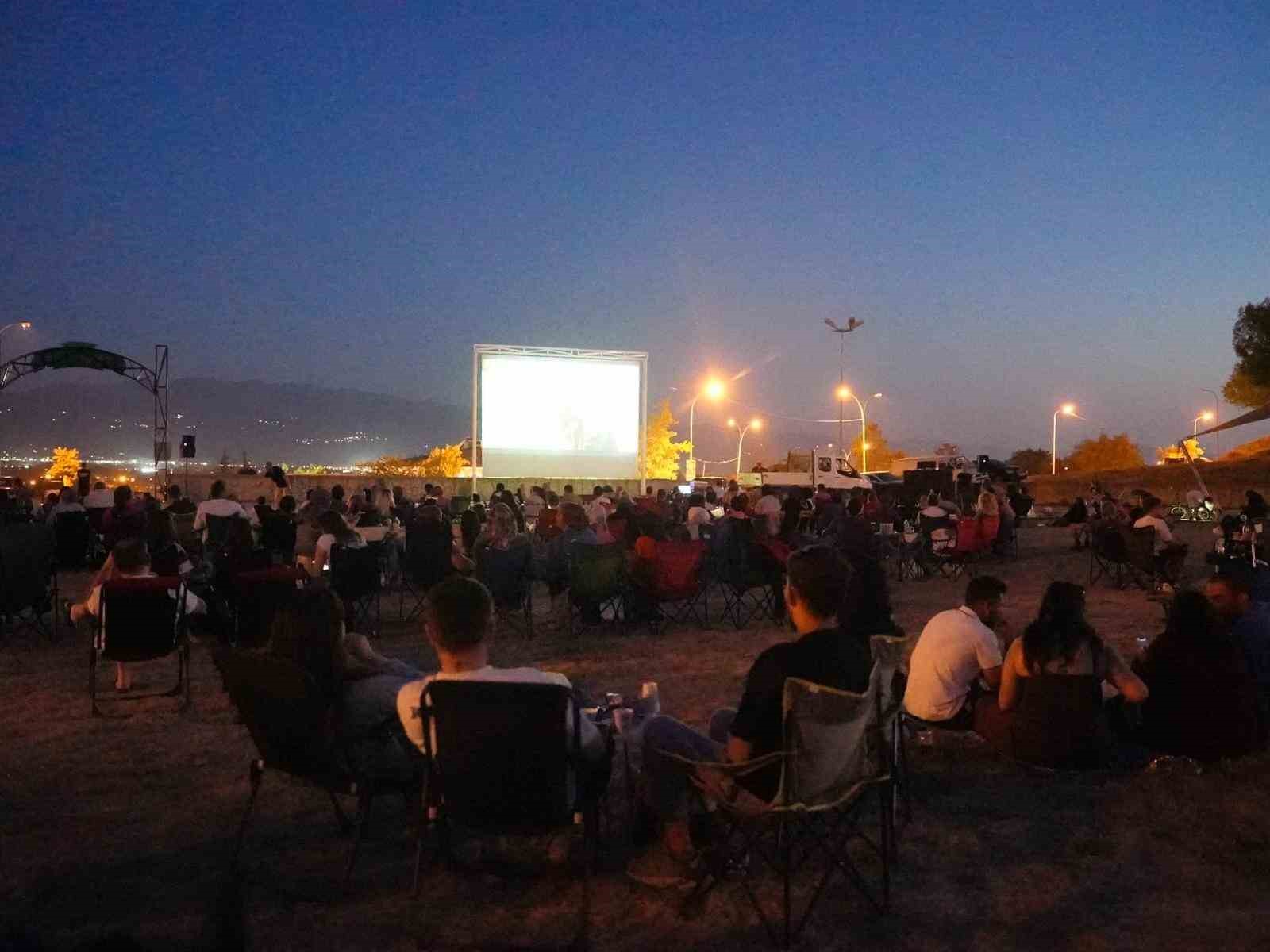 Yaz sinema geceleri başladı