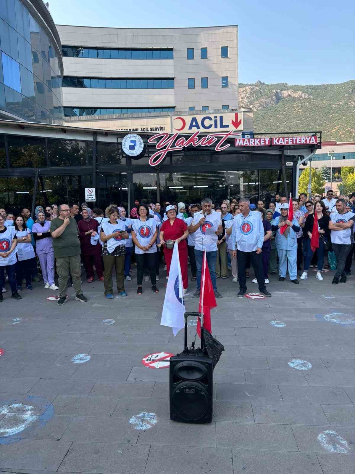 Pamukkale Üniversitesi Hastanesi çalışanları 3. kez iş bıraktı
